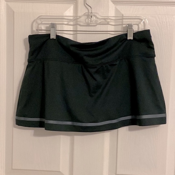 NIKE Tennis skirt size Large in black with gray trim. Built in shorts EUC - Picture 6 of 9